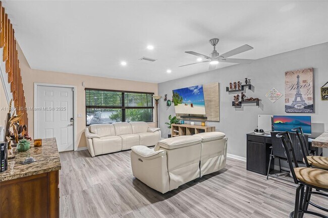Foto del edificio - 720 NW 105th Terrace