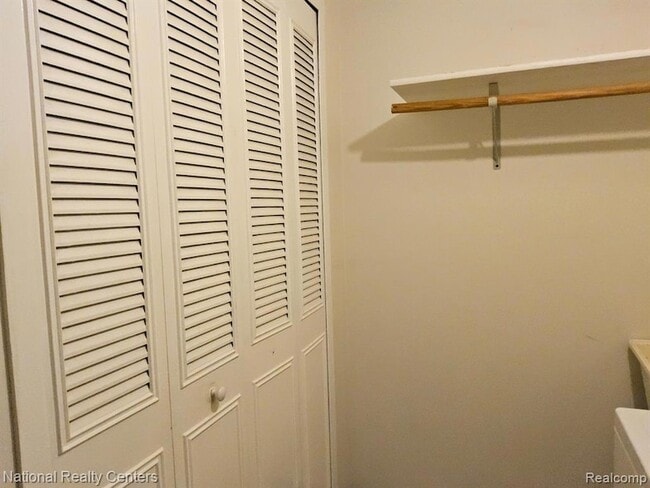 Foto del edificio - 8676 Community Blvd