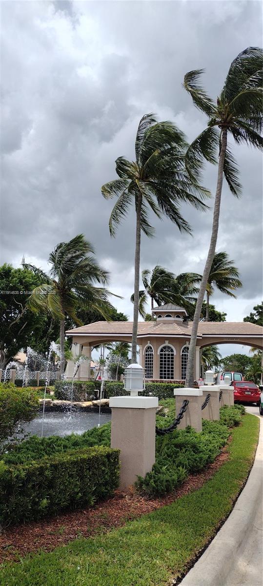 Foto del edificio - 8092 Driggs Hill