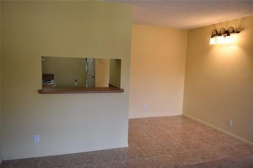 Foto del edificio - 848 Twin Lakes Dr
