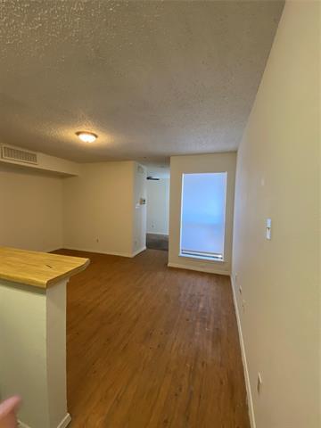 Foto del edificio - 9833 Walnut St