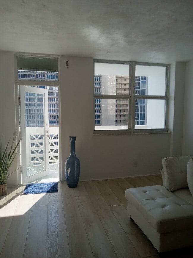 Foto del edificio - 4250 Galt Ocean Dr