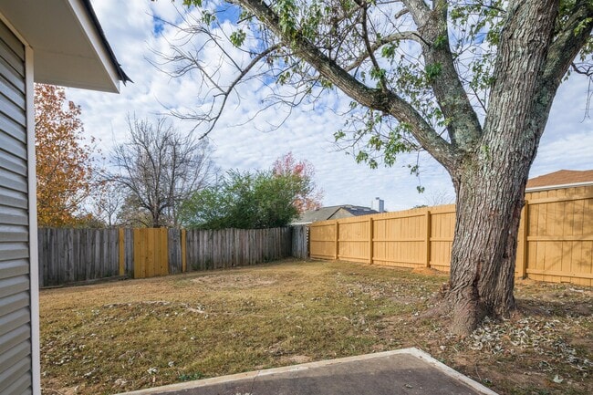 Building Photo - 117 Willow Bluff Dr