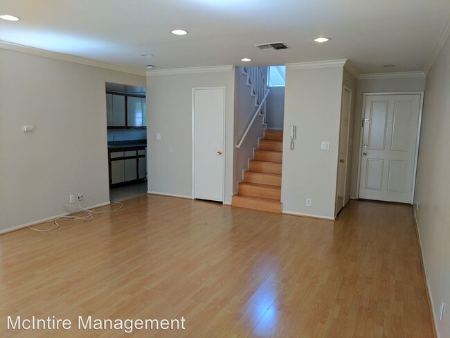 Building Photo - 515 W Doran St