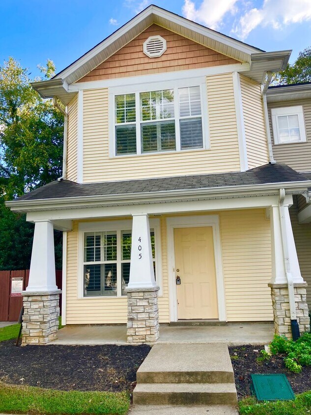 Primary Photo - Holiday PRICE DROP! Corner lot townhome near Percy Priest Lake