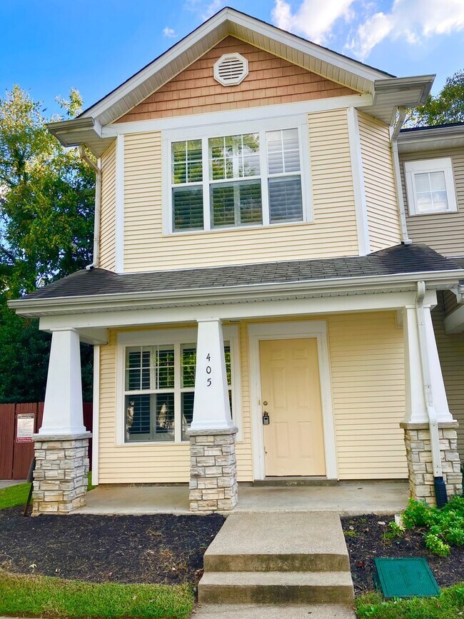 Holiday PRICE DROP! Corner lot townhome near Percy Priest Lake - Holiday PRICE DROP! Corner lot townhome near Percy Priest Lake