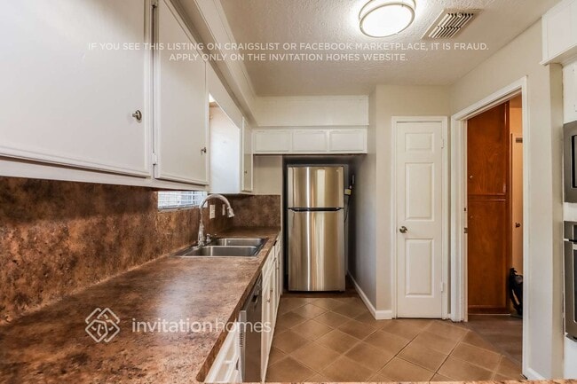 Building Photo - 3002 Mission Valley Dr