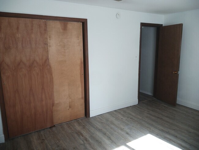 Building Photo - 52 N Pindwood Ln