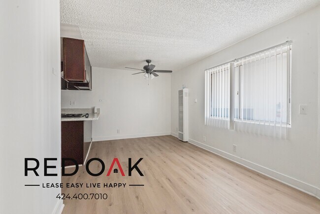 Foto del edificio - ~$400 OFF Each Month + 1 Month Free Parkin...