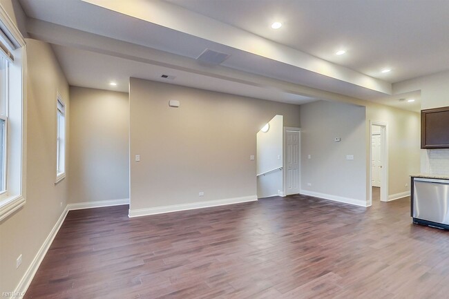 Building Photo - 4525 N Pulaski Rd