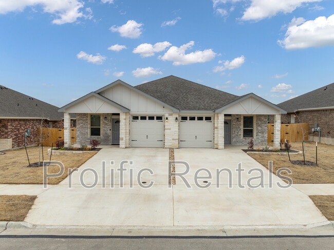 Building Photo - 5221 Rose Gdn Lp