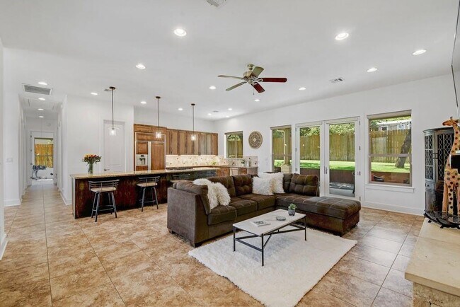 Building Photo - 1006 Lipan Trail