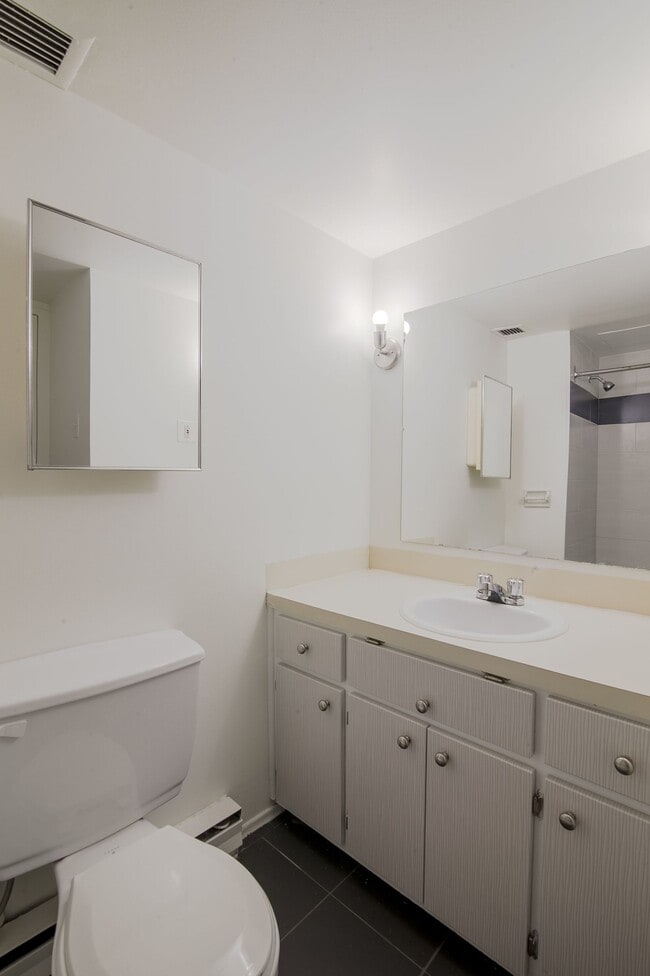 Building Photo - 2285 Rue St Mathieu