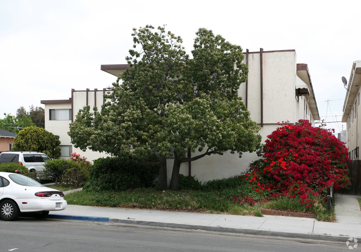 Foto del edificio - 4243 Copeland Ave