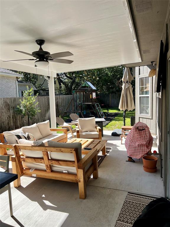 Building Photo - 1000 Blue Bird Ct