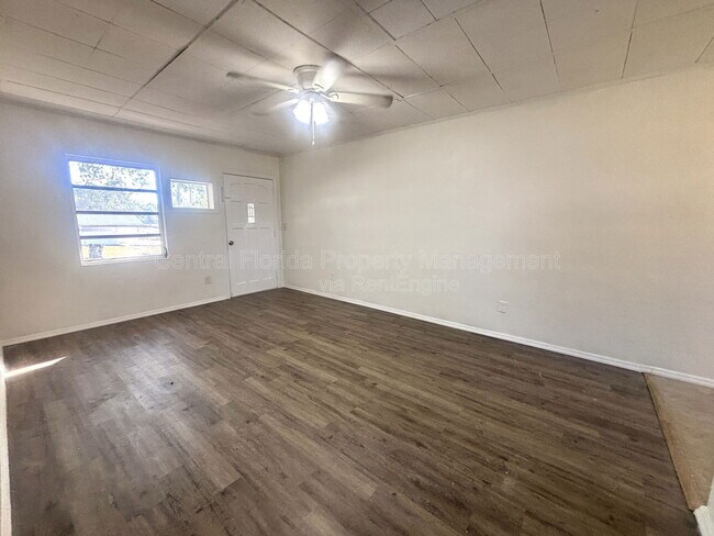 Foto del edificio - 842 Lake Ave