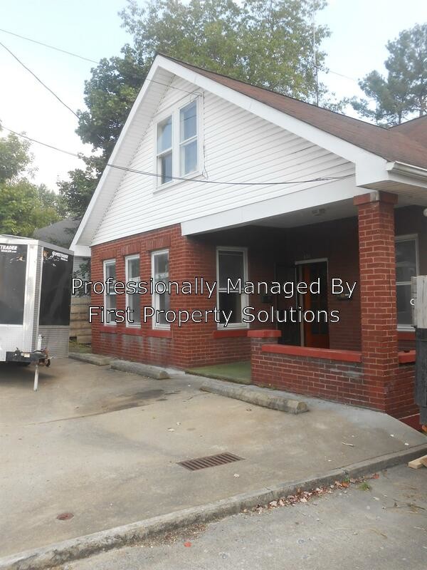 Primary Photo - 815 S Oakwood Ave