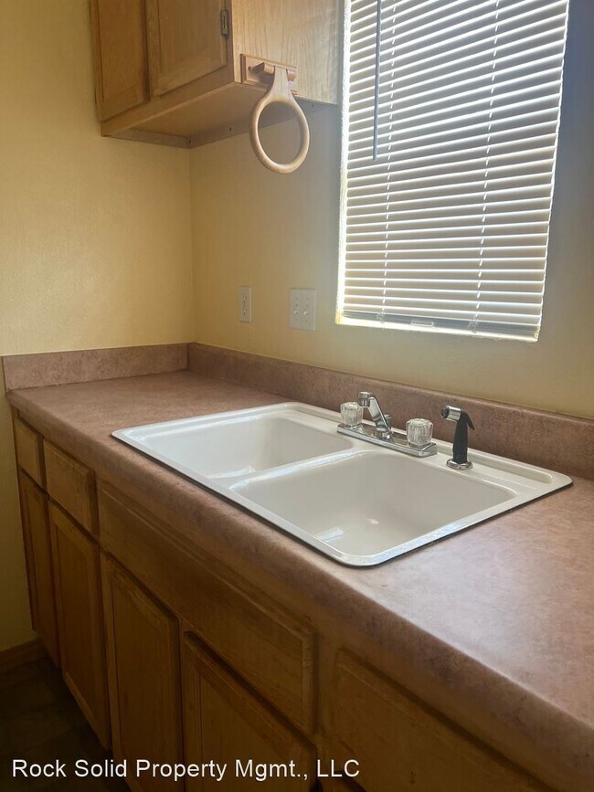 3 br, 2 bath House 8617 Ct. SW House Rental in Albuquerque