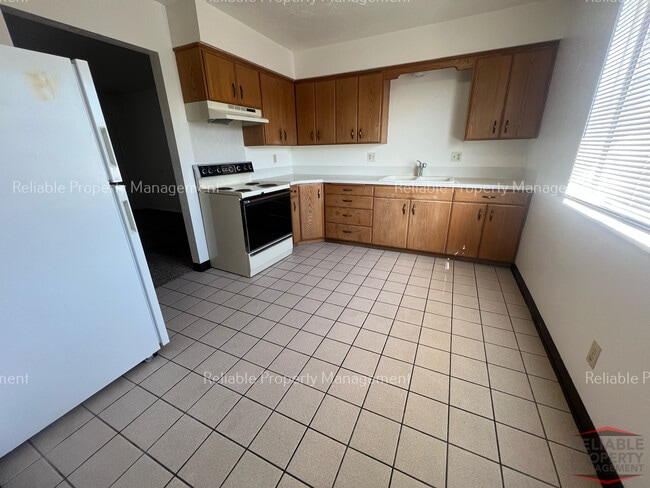 Building Photo - 472 Hansen Ave