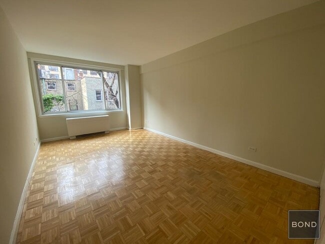 Building Photo - 340 E 51st St