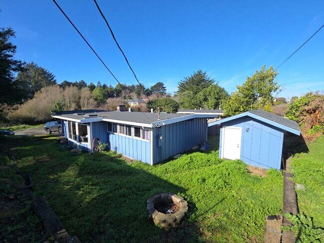 Building Photo - 4BR/2BA South Eureka Home!