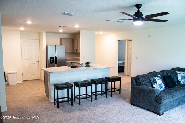 Foto del edificio - 593 Haleybury St SW