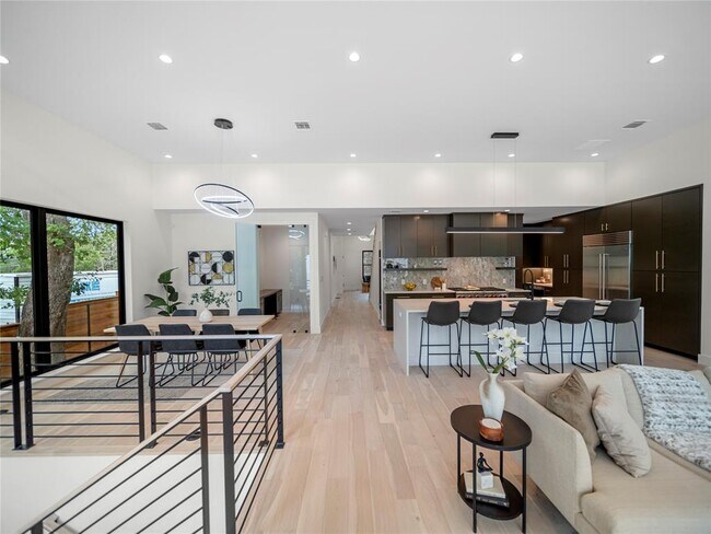 Foto del edificio - 613 W Lynn St