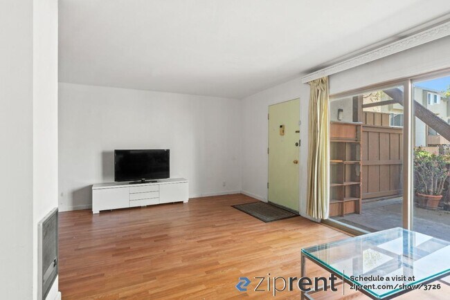 Foto del edificio - 4425 Norwalk Dr