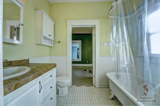 Photo - 124 S Elm St House