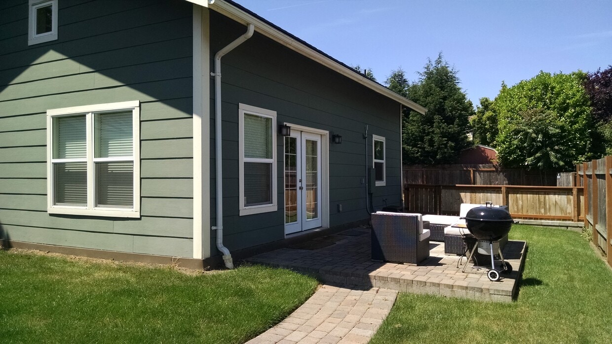 Foto principal - 6117 NE 9th Ave