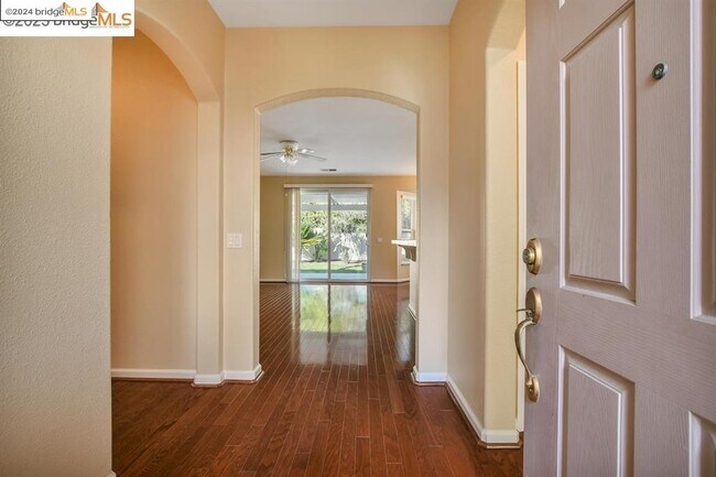 Building Photo - 935 Centennial Dr