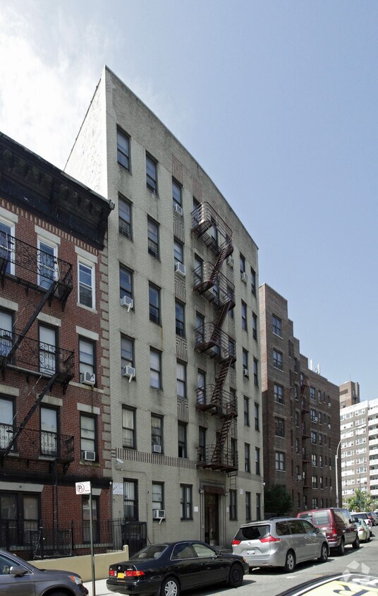 Building Photo - 166 E 205th St
