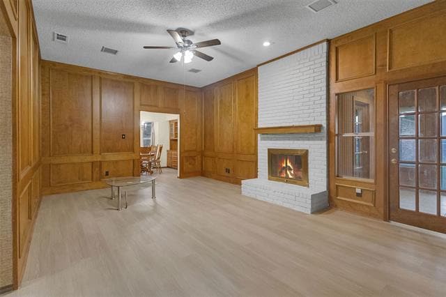 Building Photo - 421 Pebblecreek Dr