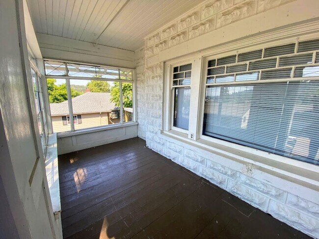 Foto del edificio - 2 br, 1 bath House - 1836 NE Klamath Ave