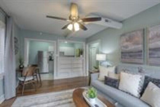 Foto del edificio - 722 W 37th St