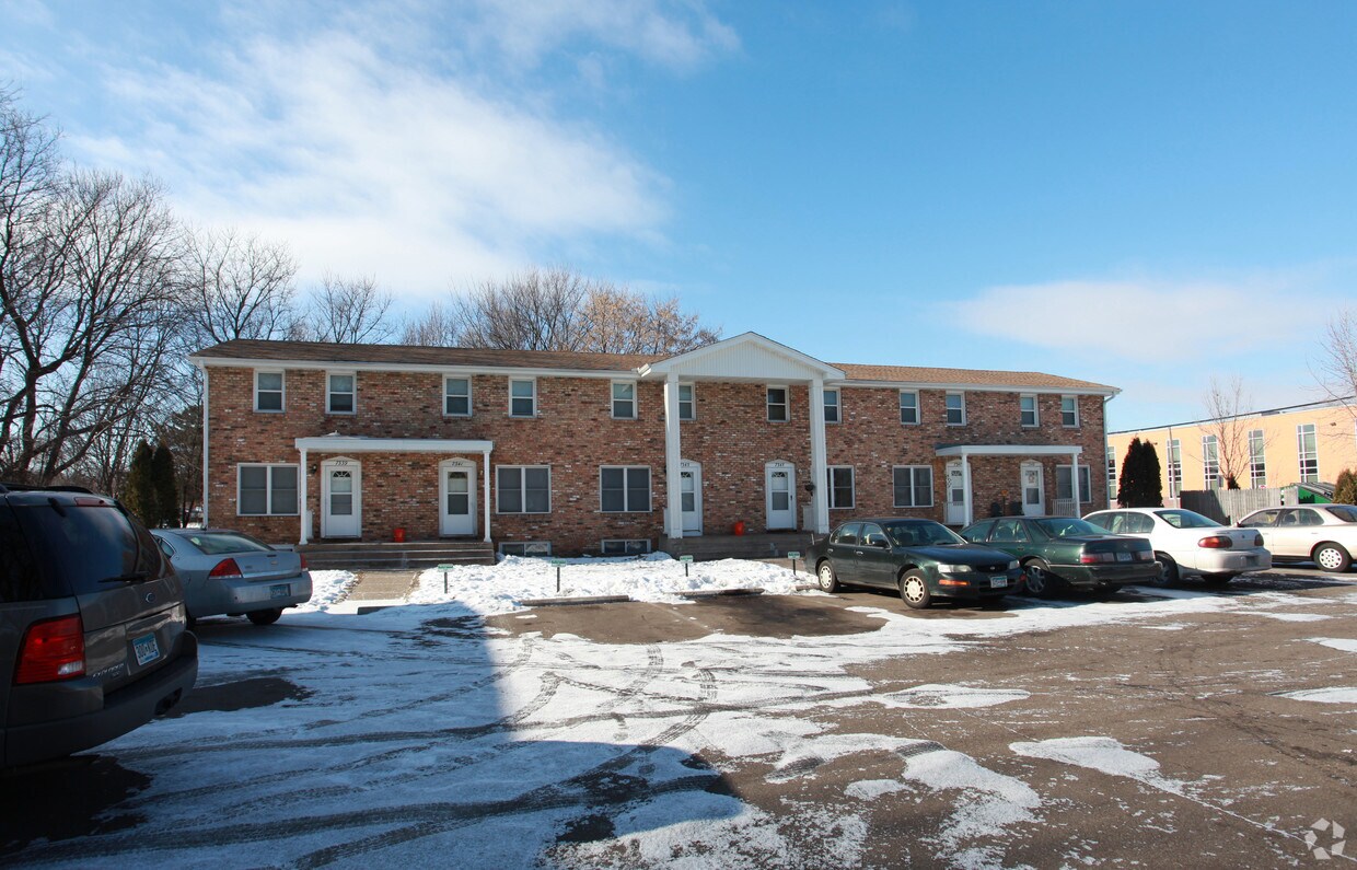 Building Photo - Lincoln Manor Townhomes