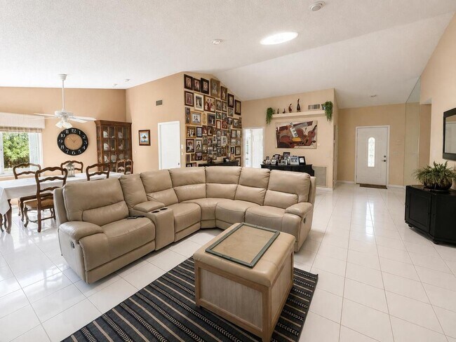 Building Photo - 7758 Cloverfield Cir
