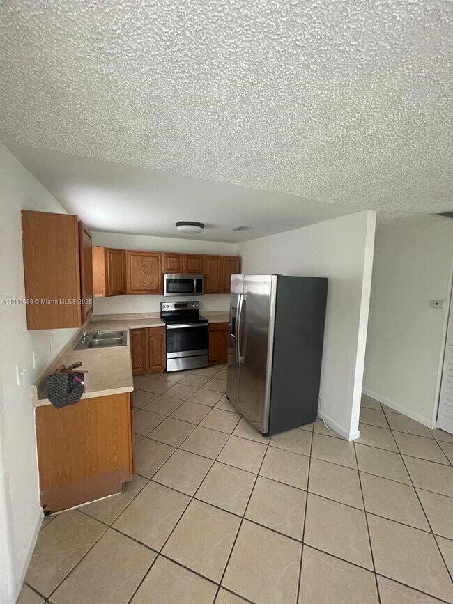 Foto del edificio - 2321 NW 6th Ct