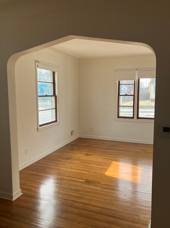 Sala de estar - 3802 Burton Ave