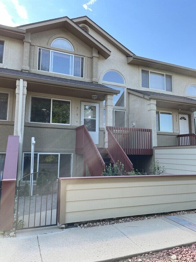 Foto principal - 584 Ridgeview Dr
