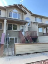 Building Photo - 584 Ridgeview Dr