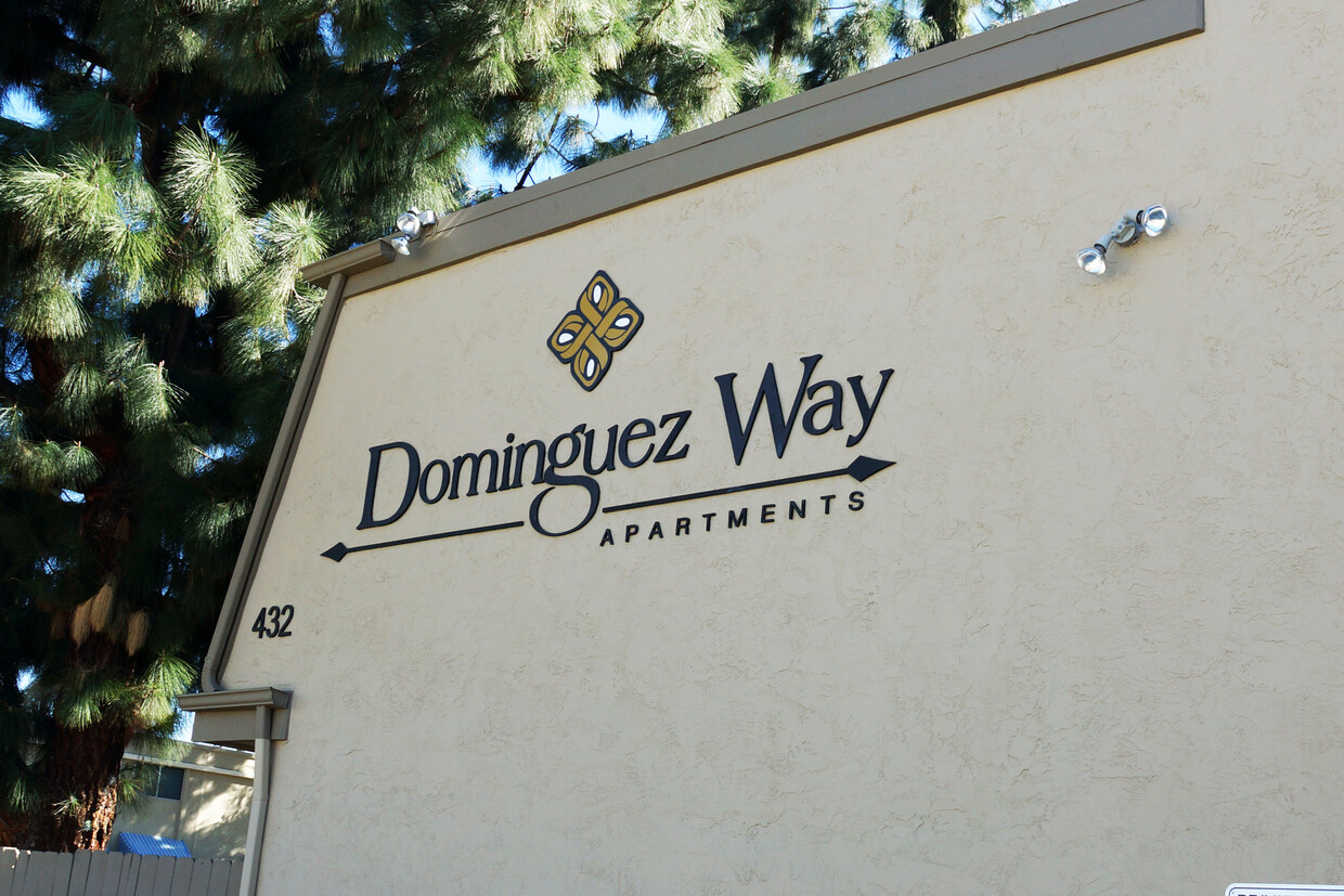 Foto principal - Dominguez Way Apartments