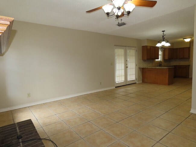 Building Photo - 808 Corey Dr