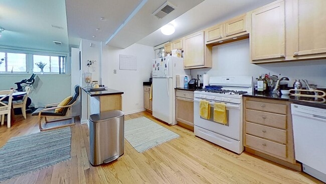 Foto del edificio - 2613 N Halsted St