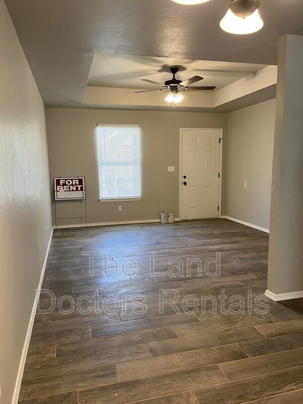 Foto del edificio - 713 W 1st