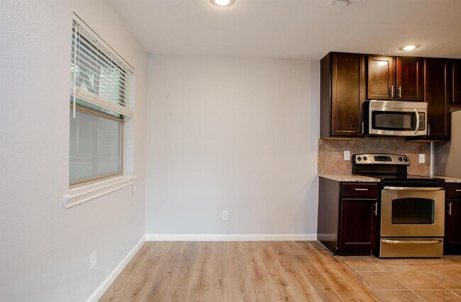 Foto del edificio - 6700 Cooper Ln