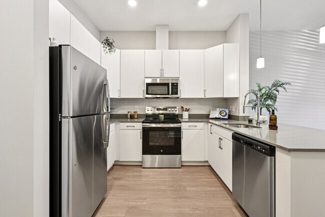 Building Photo - Elms Shady Grove