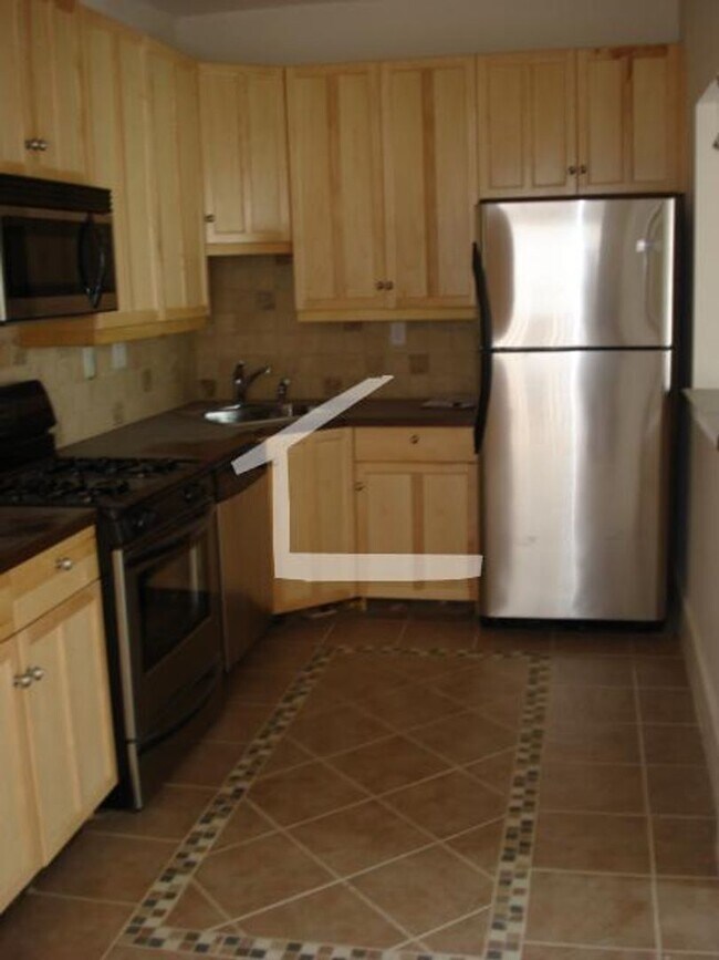 Foto del edificio - 4 Bedroom Apartment (Allston - St Lukes Rd!)