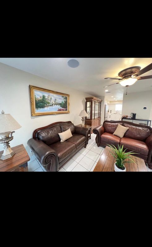 Foto del edificio - 7651 Reseda Blvd