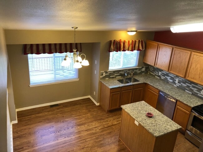Building Photo - 9491 Cove Creek Dr